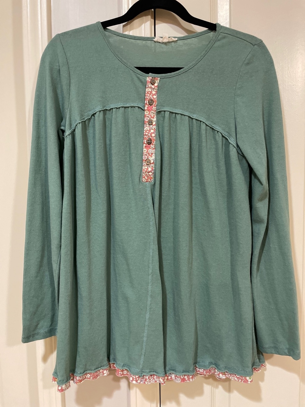 Easel Women’s Long-Sleeve Gathered Tunic Top in Sage Green